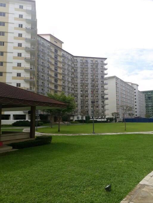Cherolds Place Lovely 1 Bedroom Condo With Balcony マニラ市 エクステリア 写真