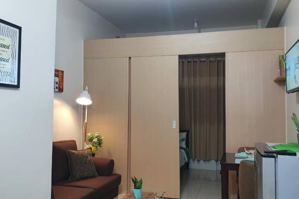 Cherolds Place Lovely 1 Bedroom Condo With Balcony マニラ市 エクステリア 写真