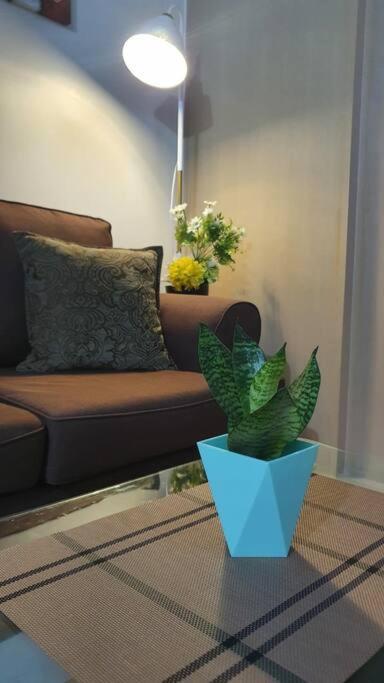 Cherolds Place Lovely 1 Bedroom Condo With Balcony マニラ市 エクステリア 写真