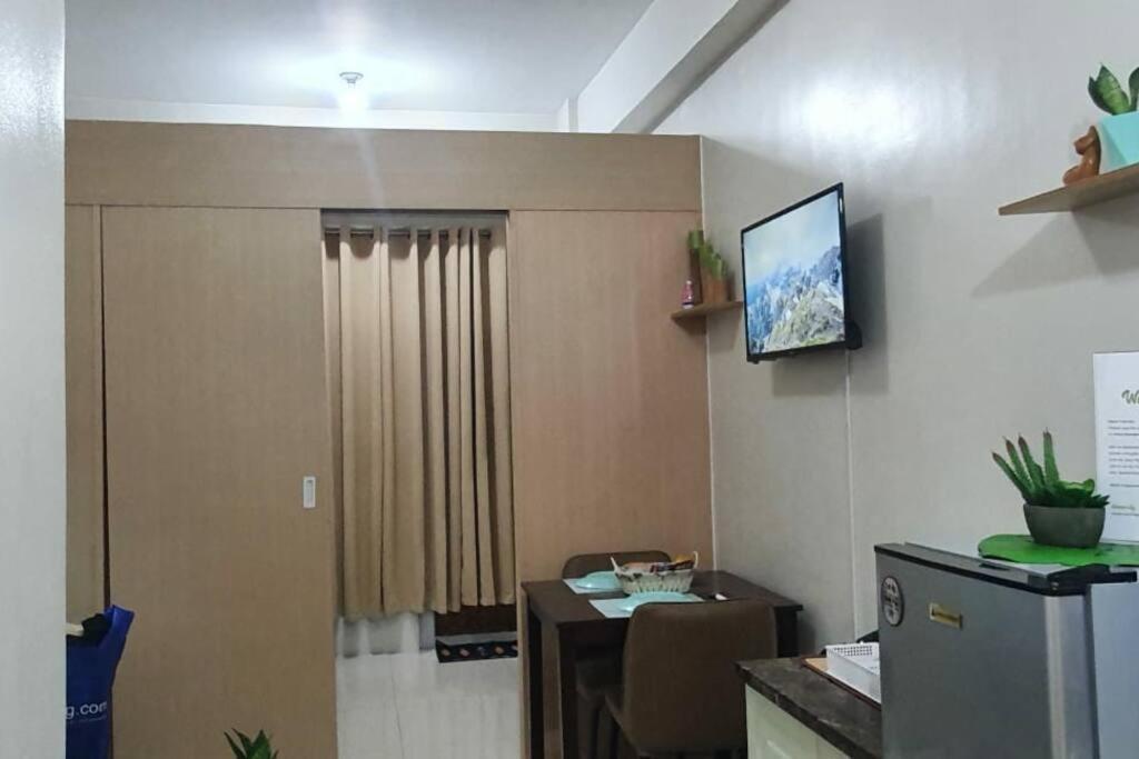 Cherolds Place Lovely 1 Bedroom Condo With Balcony マニラ市 エクステリア 写真