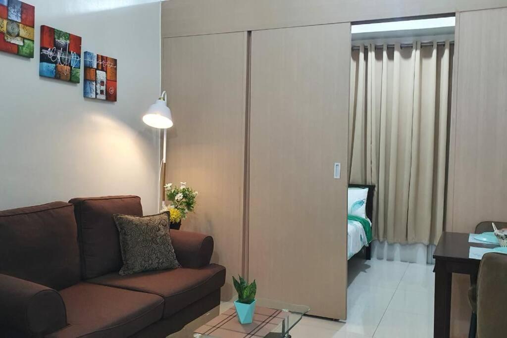 Cherolds Place Lovely 1 Bedroom Condo With Balcony マニラ市 エクステリア 写真