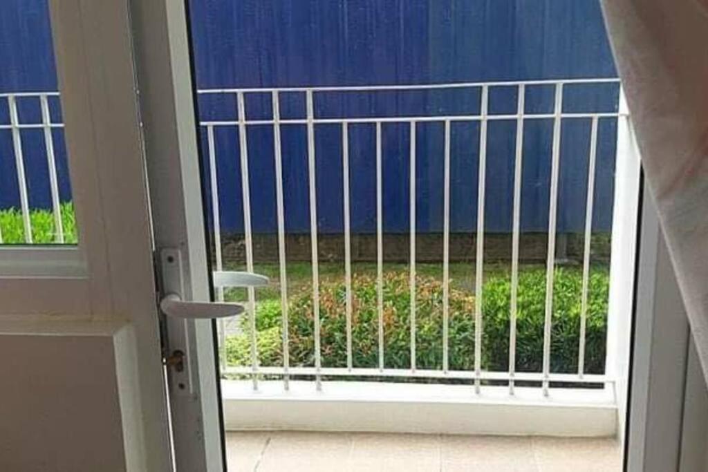 Cherolds Place Lovely 1 Bedroom Condo With Balcony マニラ市 エクステリア 写真