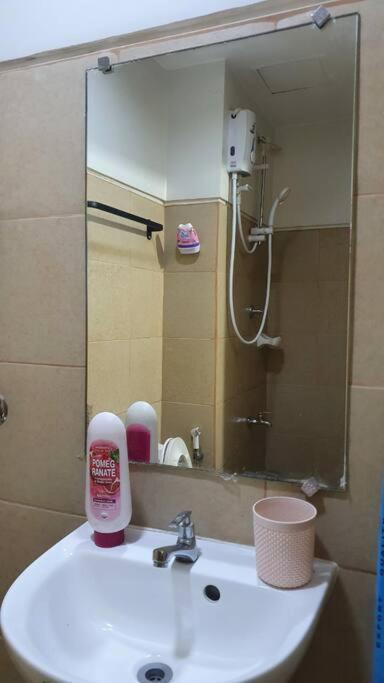 Cherolds Place Lovely 1 Bedroom Condo With Balcony マニラ市 エクステリア 写真