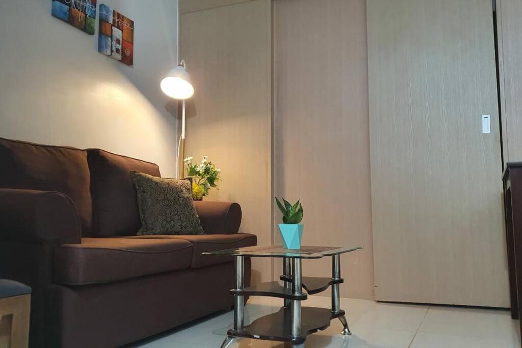 Cherolds Place Lovely 1 Bedroom Condo With Balcony マニラ市 エクステリア 写真